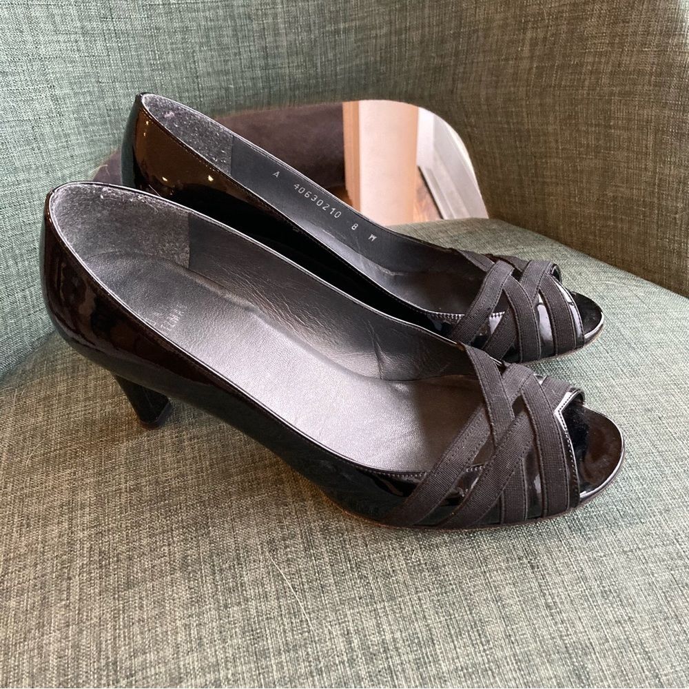 Stuart Weizman Women’s patient leather peep toe black heels size 8. EUC!